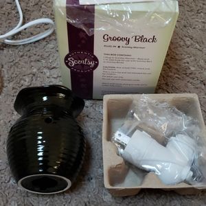 Scentsy Groovy Black Plug-In